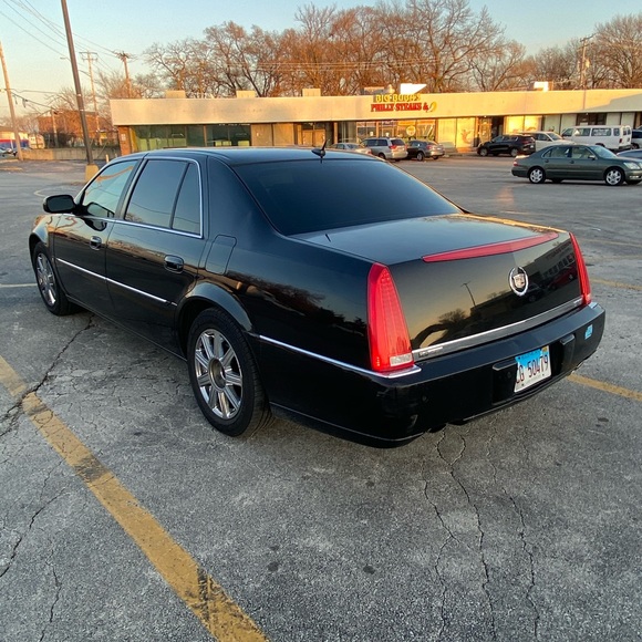 ‘07 Cadillac DTS - Picture 8 of 10